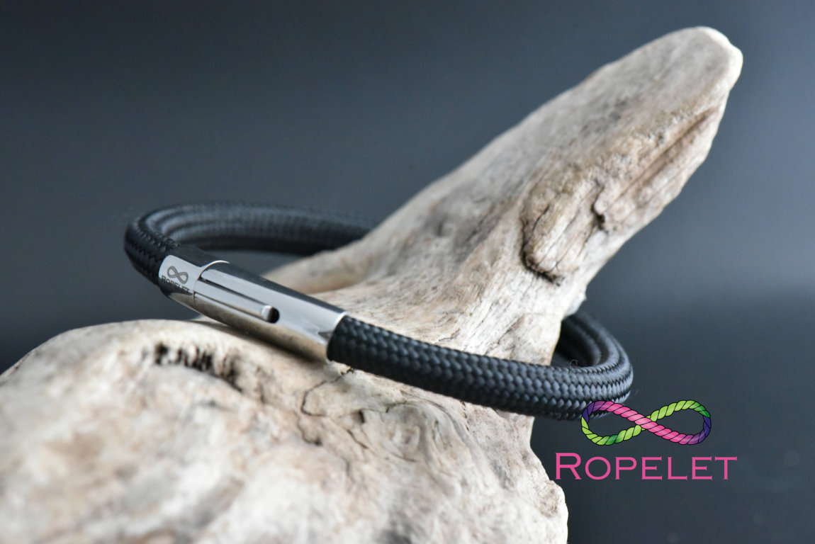 Black Ropelet made from recycled PET bottles, from www.ropelet.co.uk